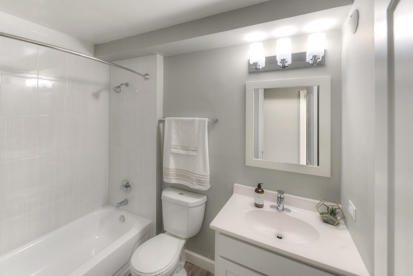 Eagle Creek Apartments Image 3