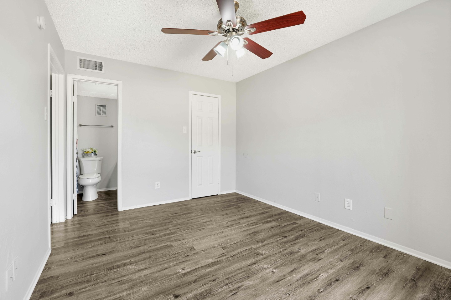 Marine Creek Apartments Image 8