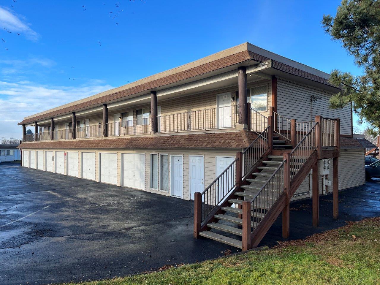 Creekside Apartments Image 3