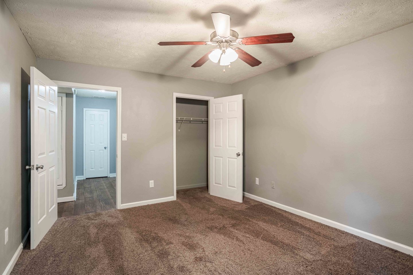 Whispering Oaks Apartments Image 10