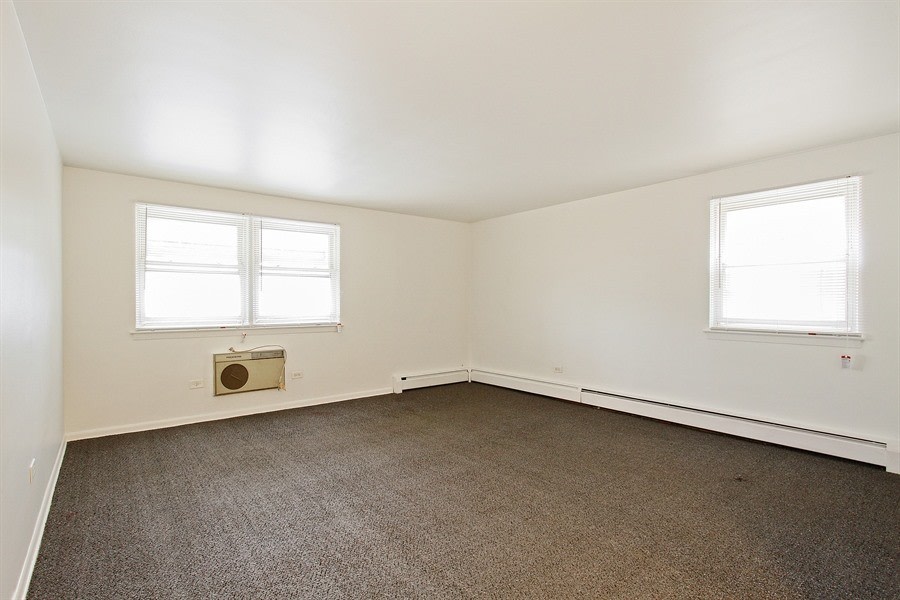 6743 Oglesby Image 6