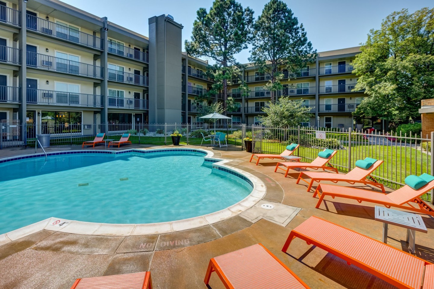 Monaco South Apartments Image 4
