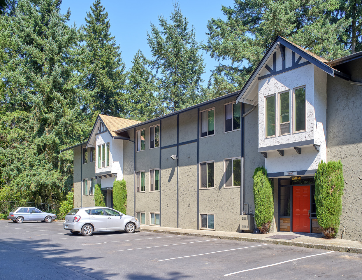 Forest Hill Village Image 37