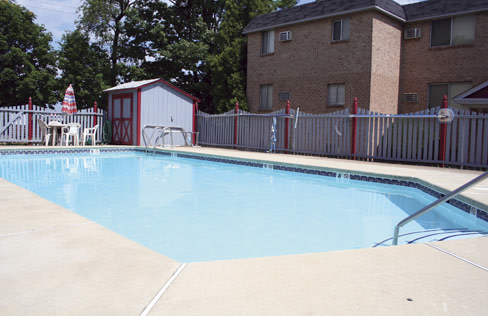 Holly Court Apartments Image 4