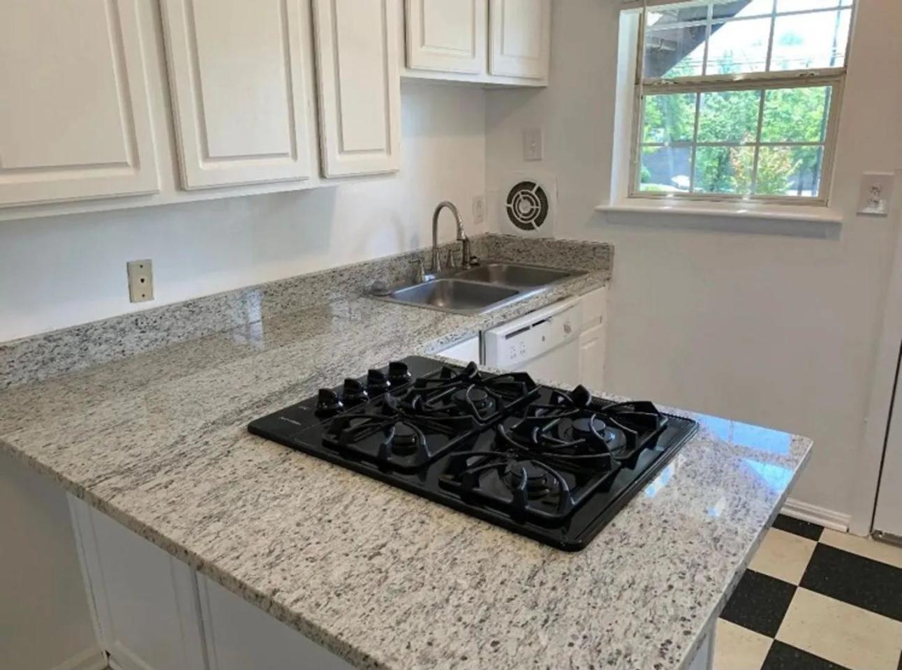 Peachtree Hills Court Image 1
