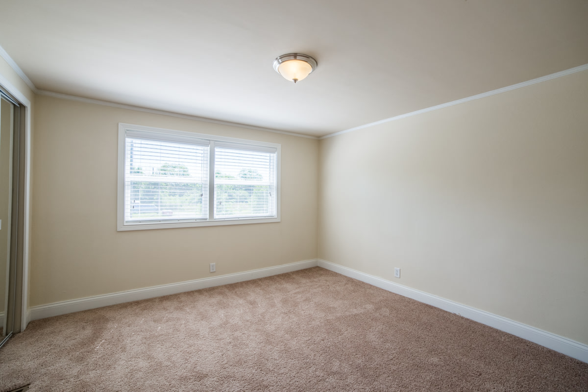 Indiana Flats and Townhomes Image 4