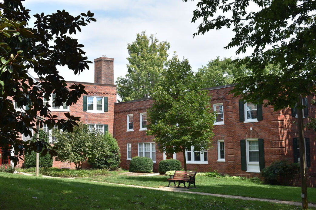 Colonial Village Apartments Image 24