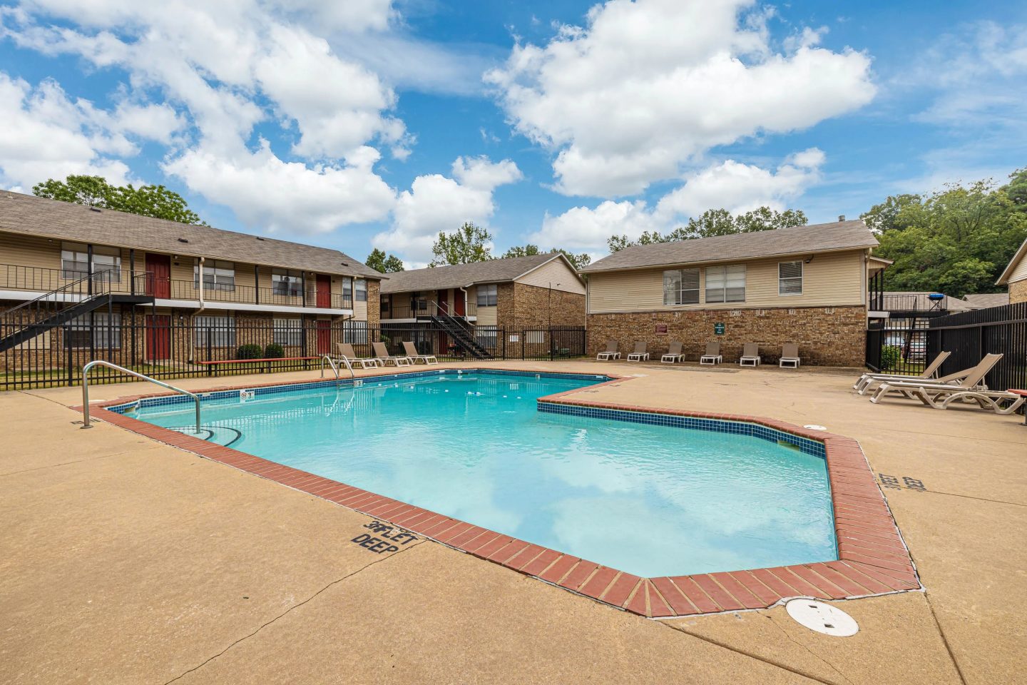 Luxe 30 Apartments Image 21
