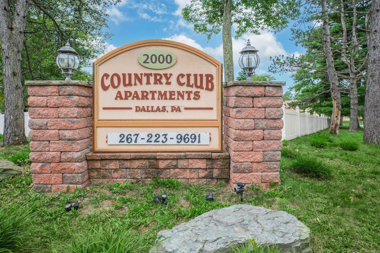 Country Club Apartments Image 15