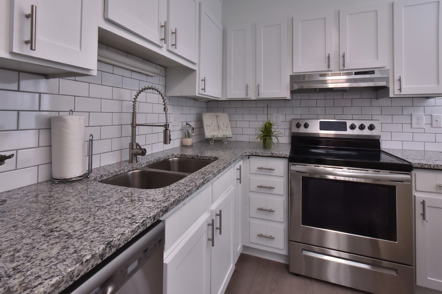 Lindsey Manor Apartments Image 15
