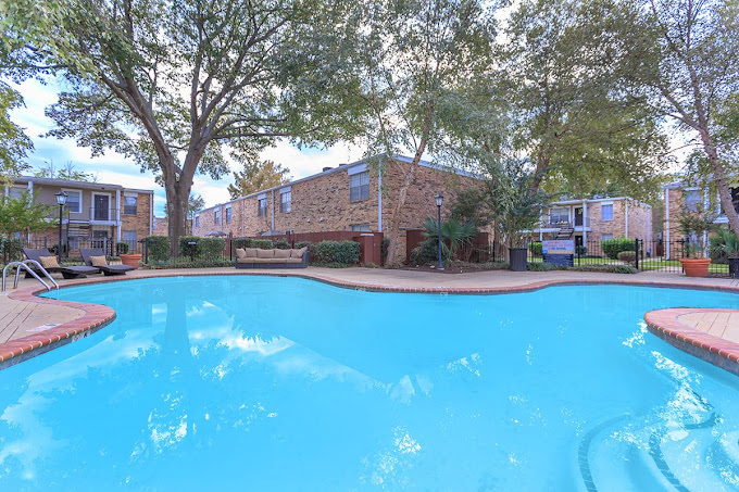 Riverside Oaks Image 1