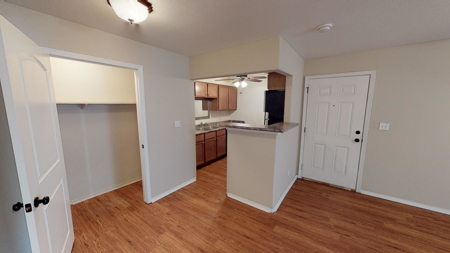 Metro Plex Apartments Image 4