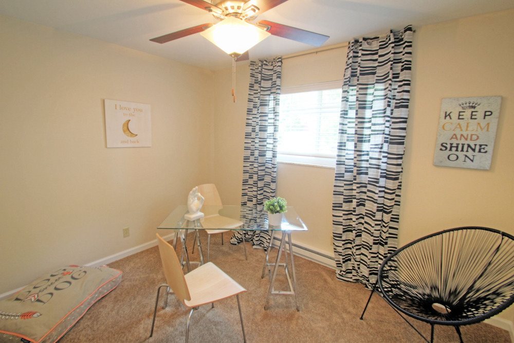 Country Club Apartments Image 10