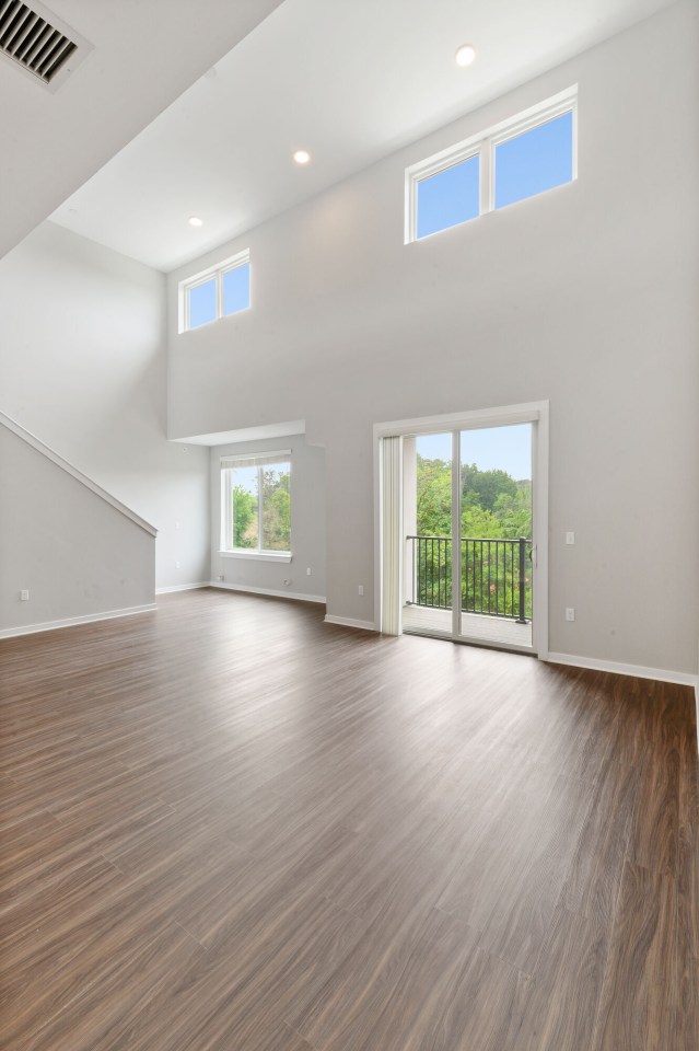 30 Lancaster Image 19