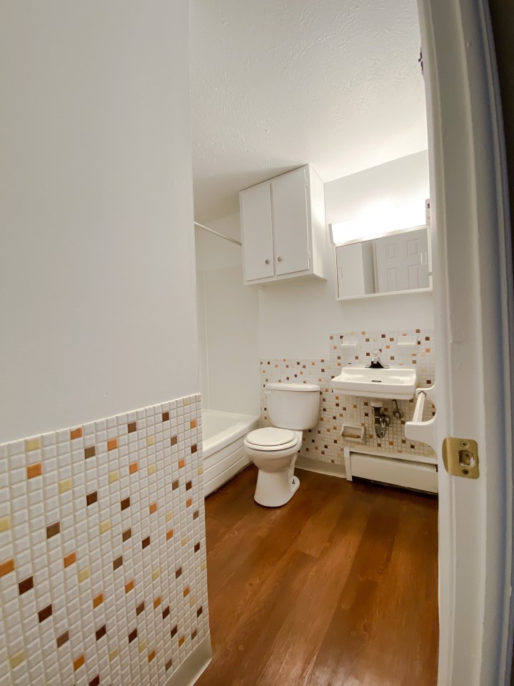 Holland Gardens Apartments Image 25