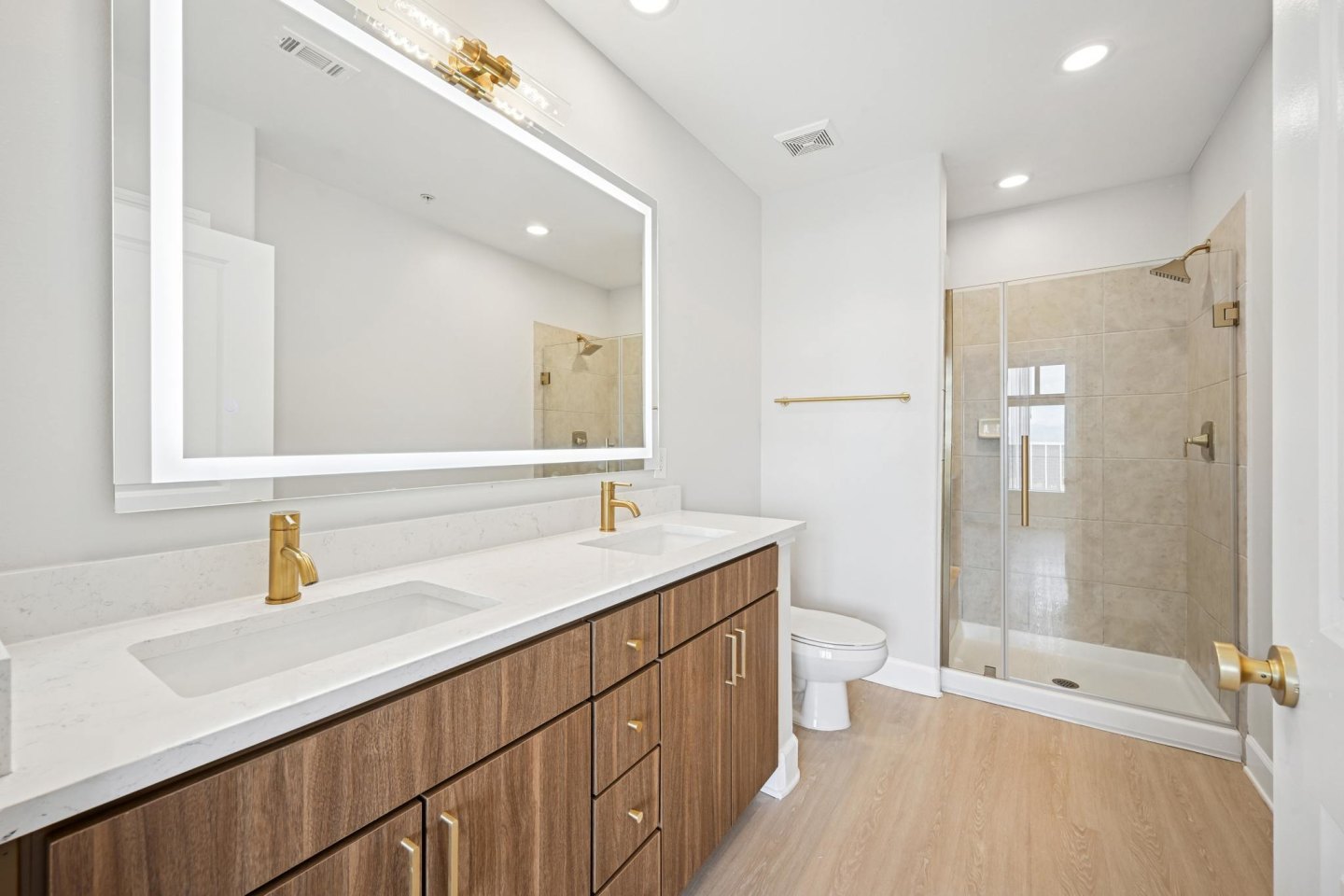 4550 Cherry Creek Image 19