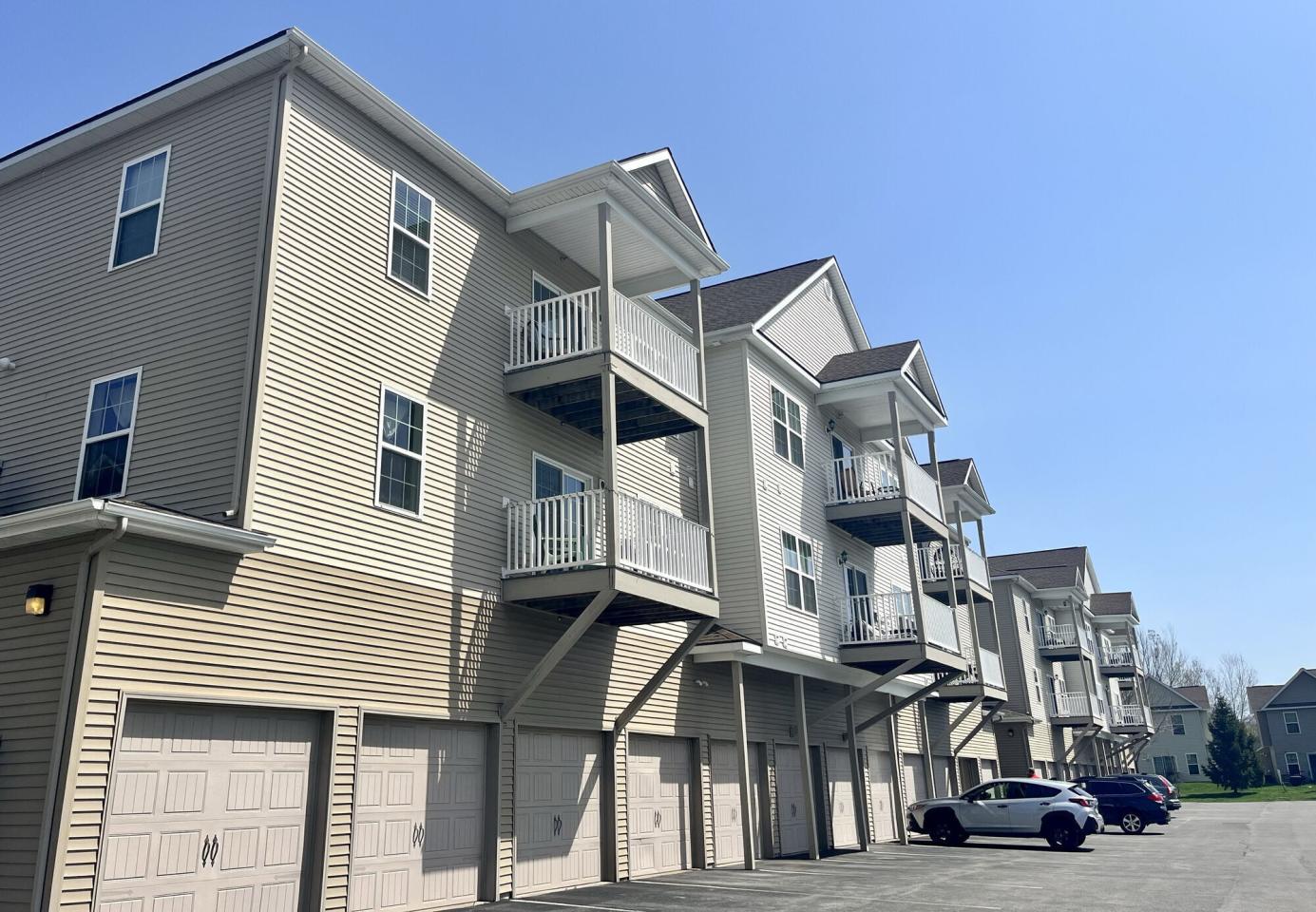 Ridgeview Townhomes and Apartments Image 7