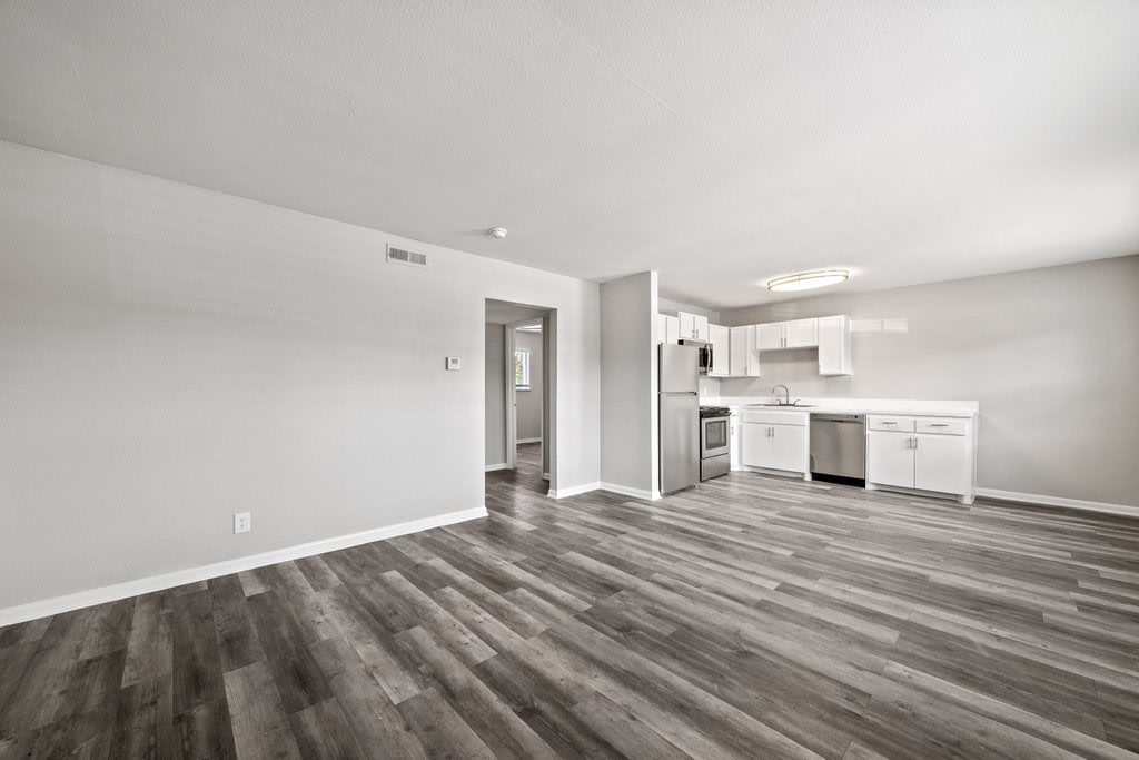 The Lynx Apartments and Townhomes Image 7