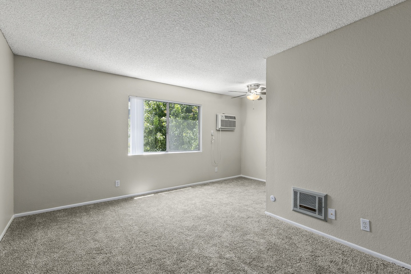 Topanga Canyon Apartments Image 21