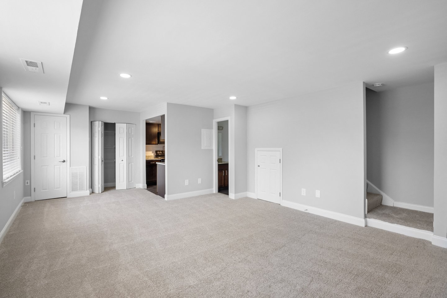 Gainsborough Court, Churchill Mews, and Copperfield Square Apartments & Townhomes Image 41