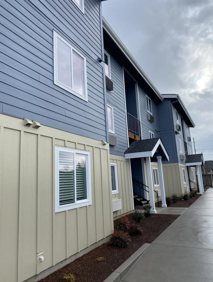 Queen Court Apartments Image 7