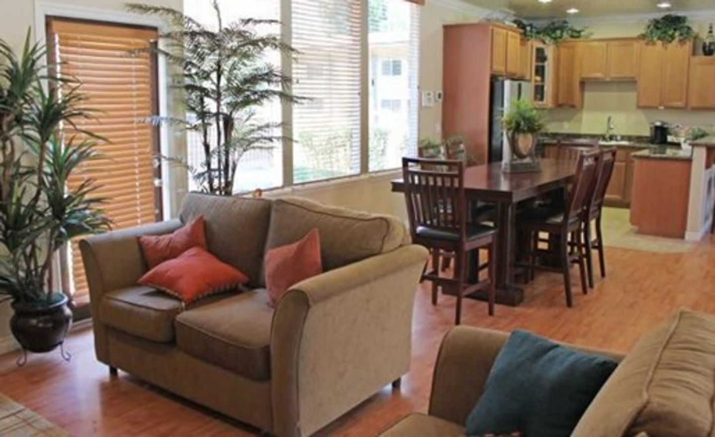 Stonemark Condominiums Image 12