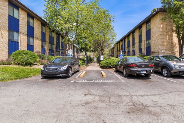 Glen Ridge Manor Image 19