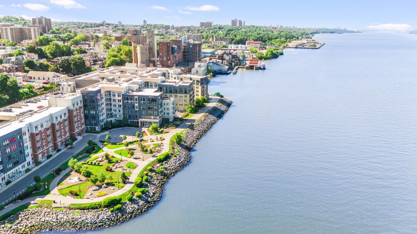 Apex Hudson Riverfront Image 23