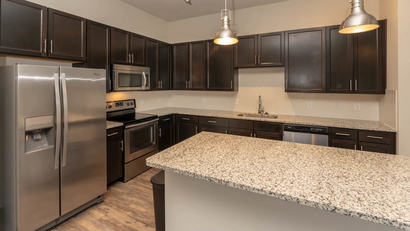 Crest at Park Central Apartments Image 11
