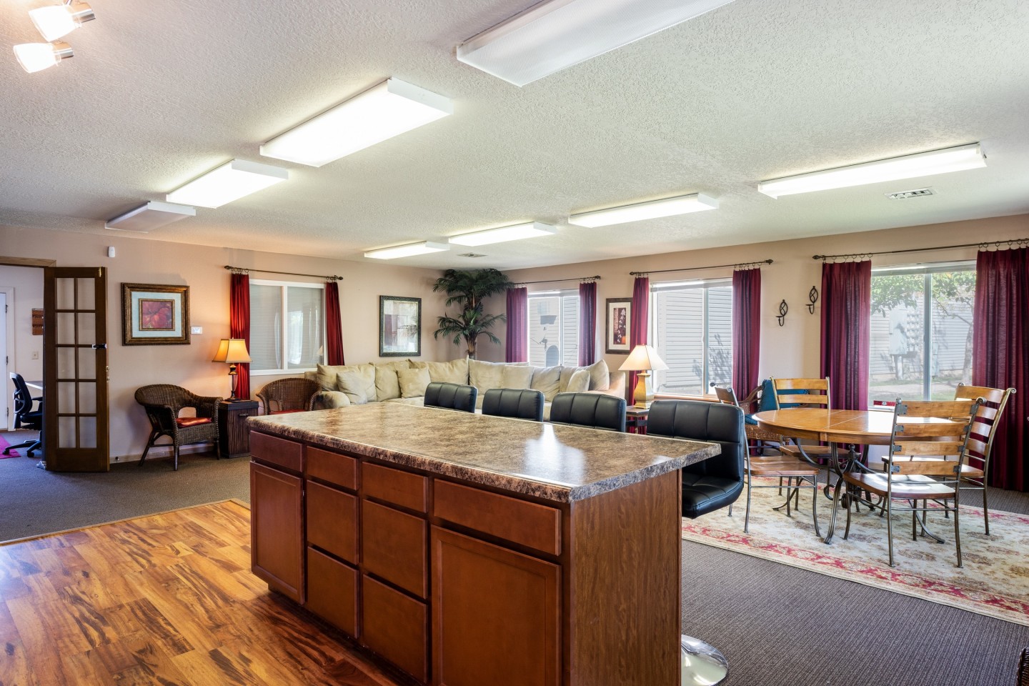 Ashford Apartments Image 15