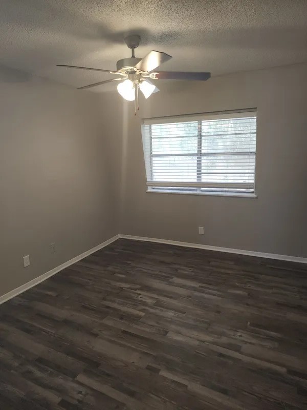 Breezeway Apartments Image 5
