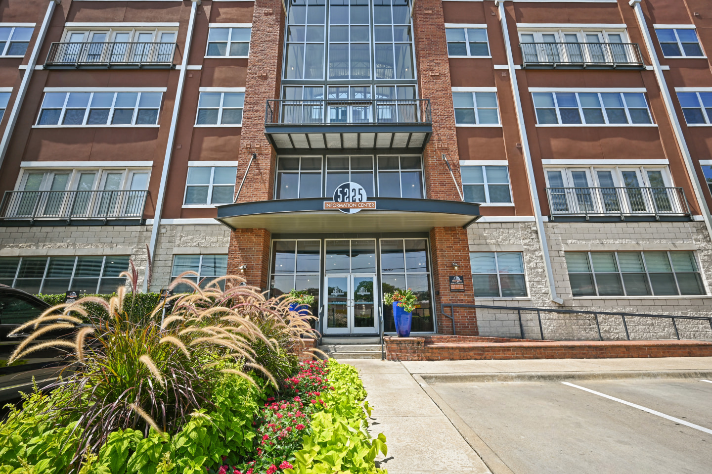 5225 Maple Avenue Image 27