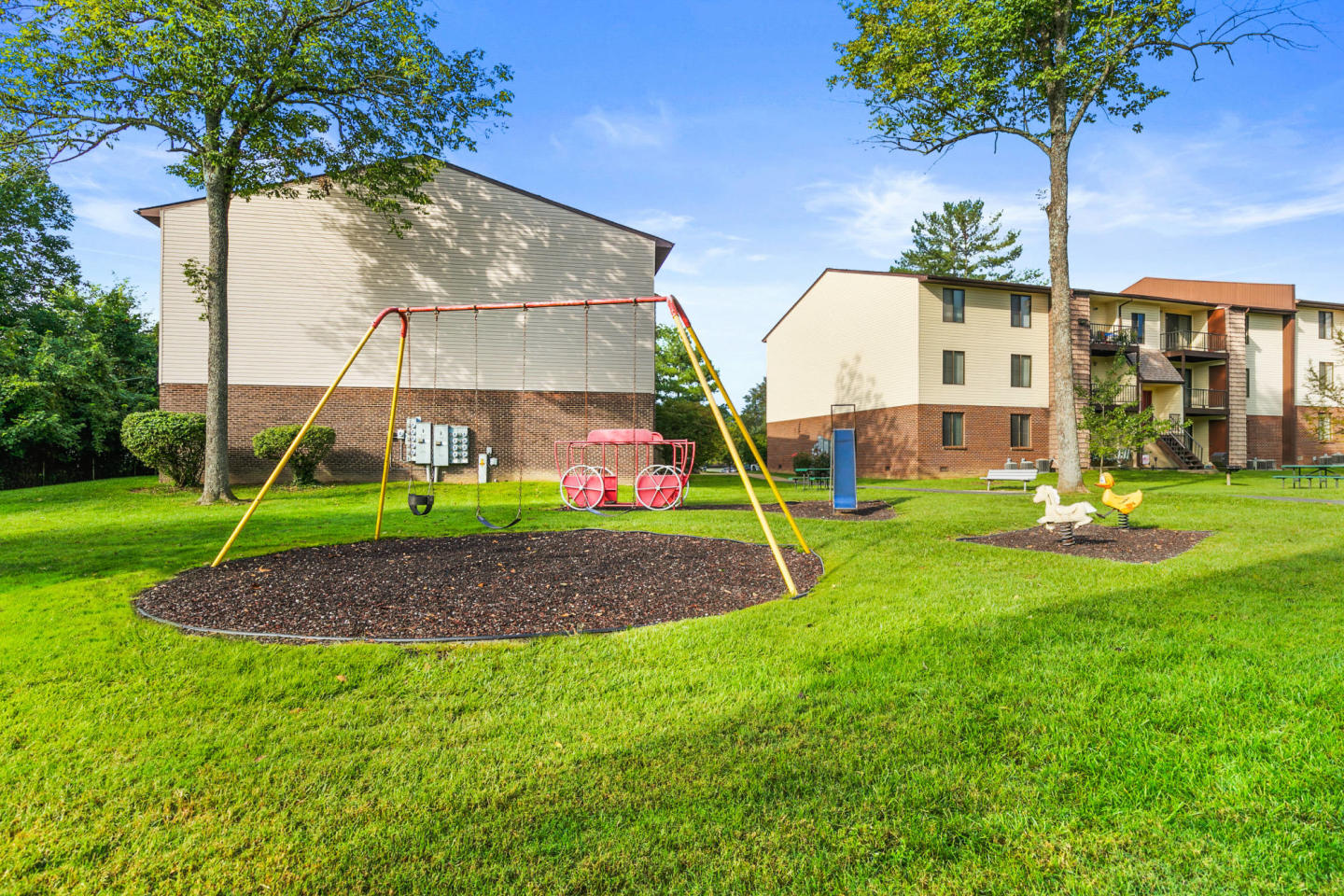 Country Club Apartments Image 12