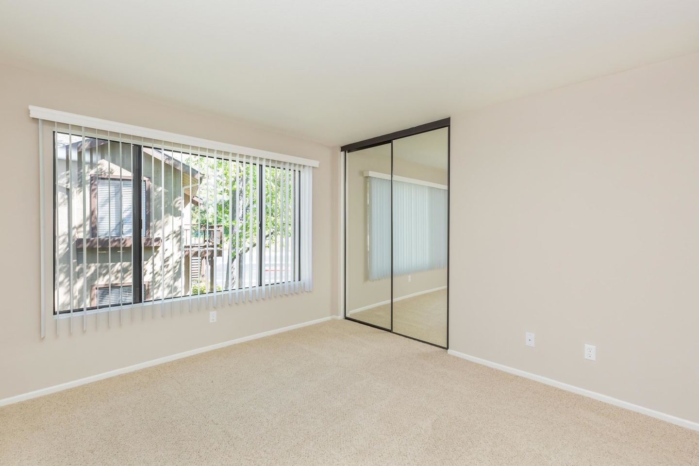 Emerald Court Apartment Homes Image 14