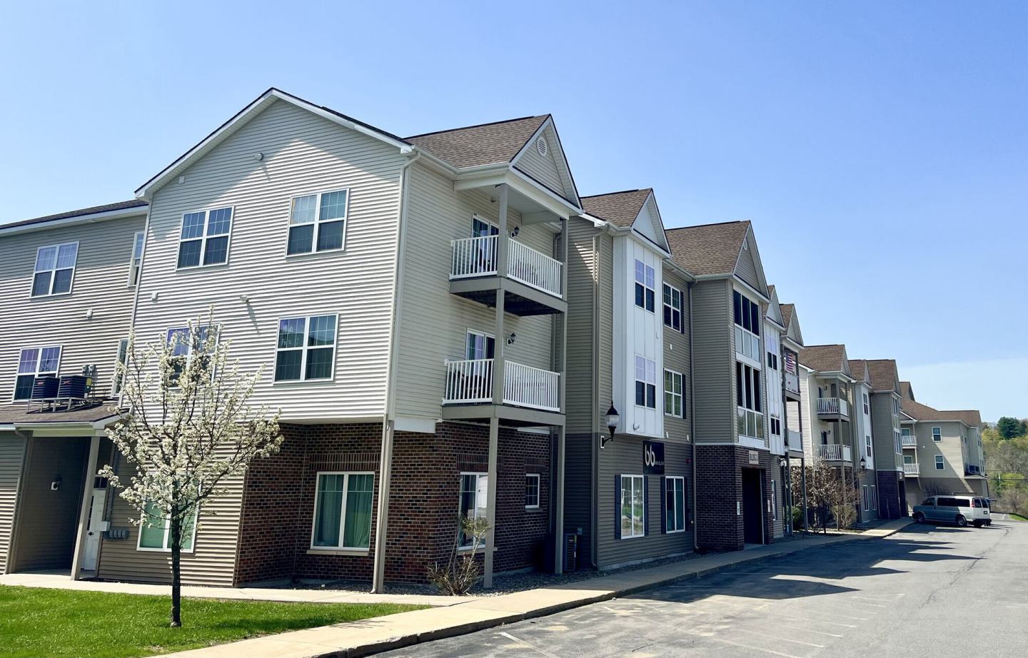 Ridgeview Townhomes and Apartments Image 3