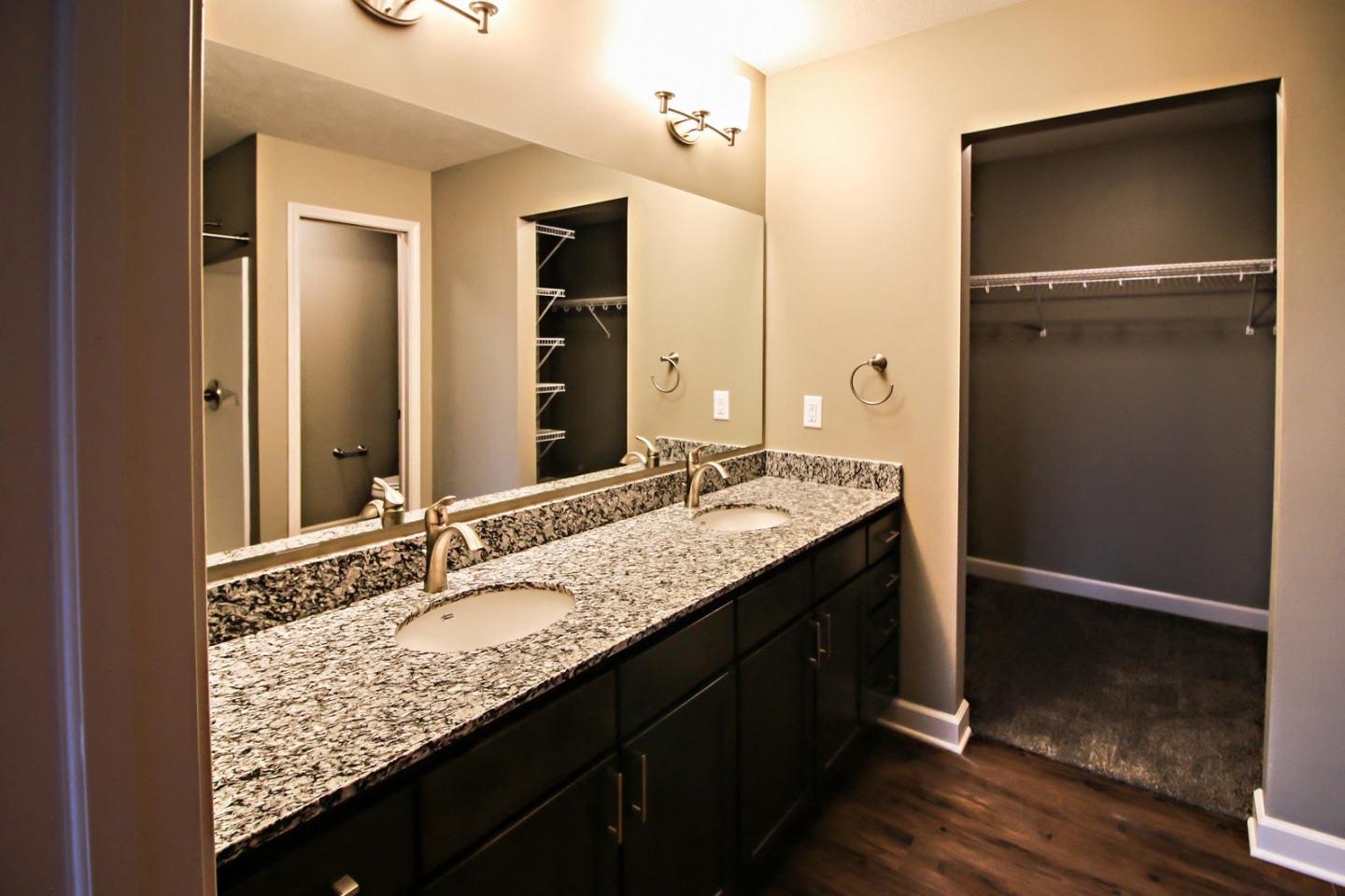Lincoln Summit Falls Apartments & Townhomes Image 5