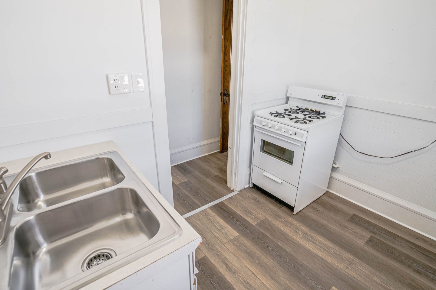 990 Grand Avenue Image 17