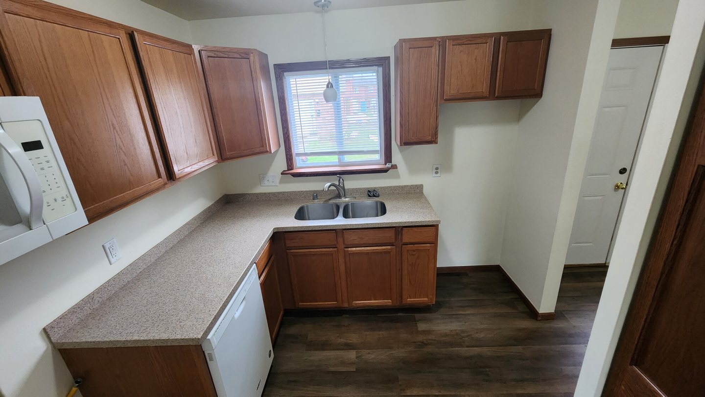 Arrowhead Apartments and Townhomes Image 11