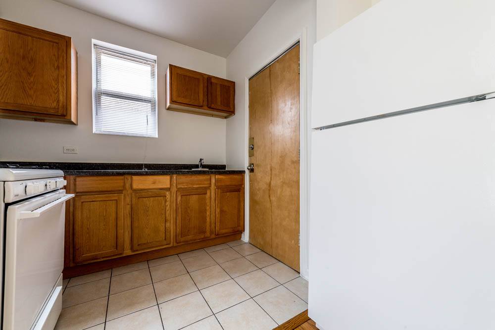 5952-58 W Superior Image 7