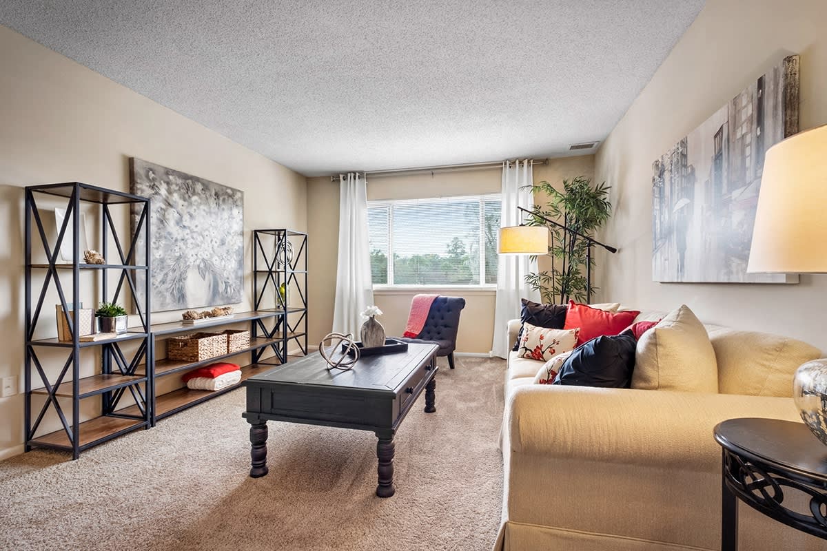 Woodlake Park Apartments Image 14