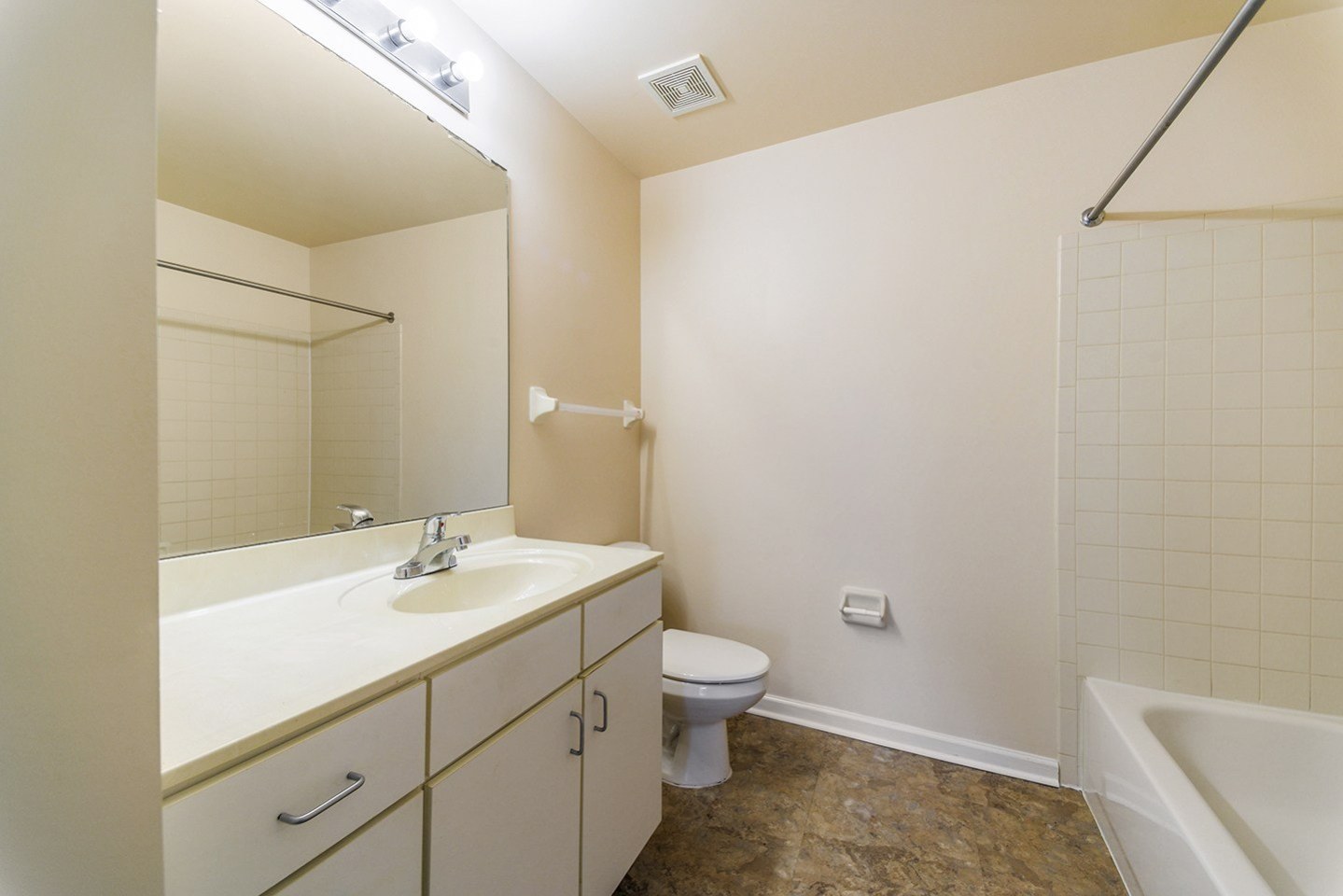 Renaissance Place at Grand Apartments Image 10