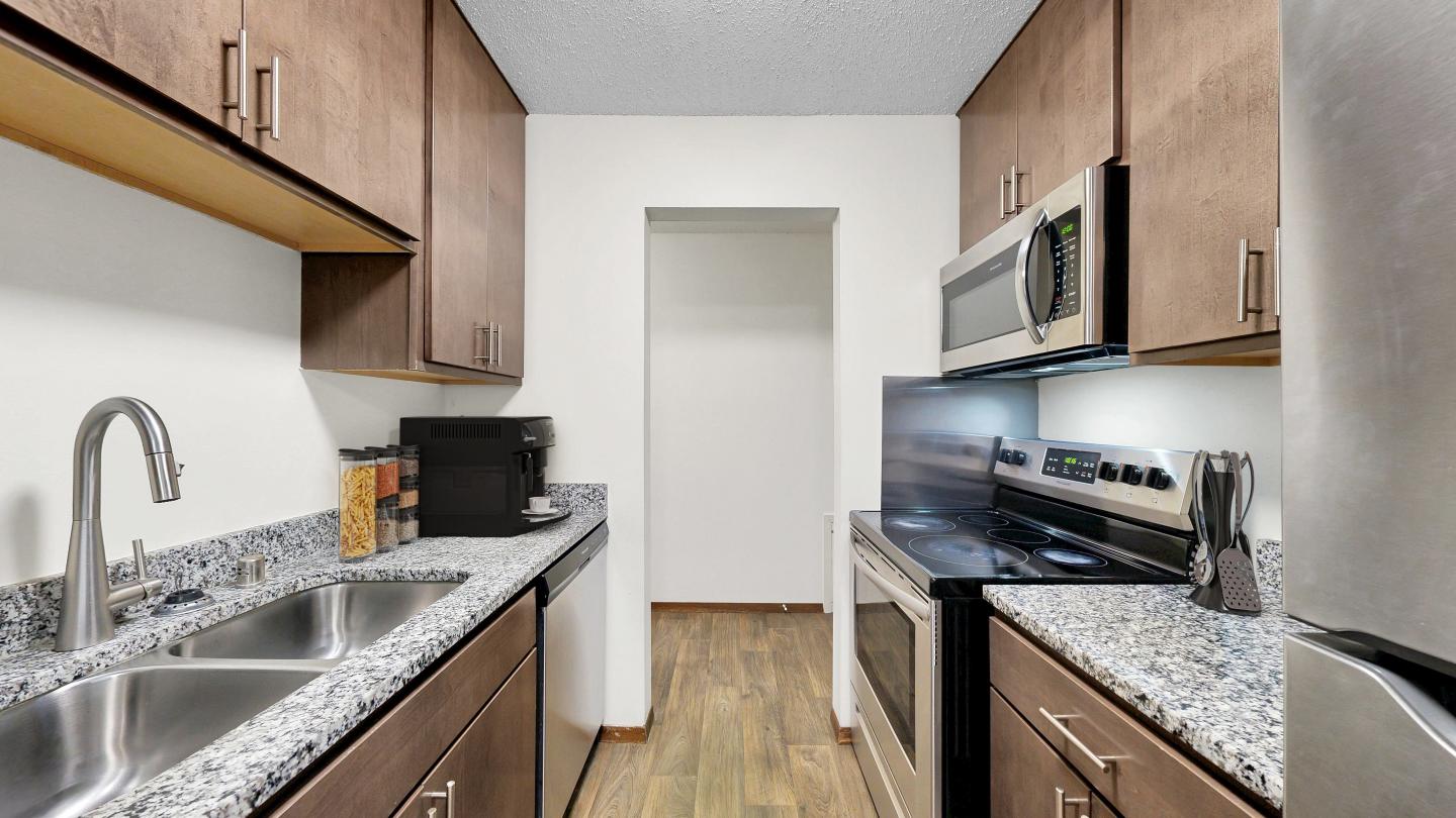 Burnsville Parkway Apartments Image 15