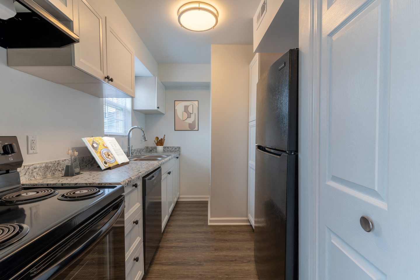 Olde Towne Apartments Image 1