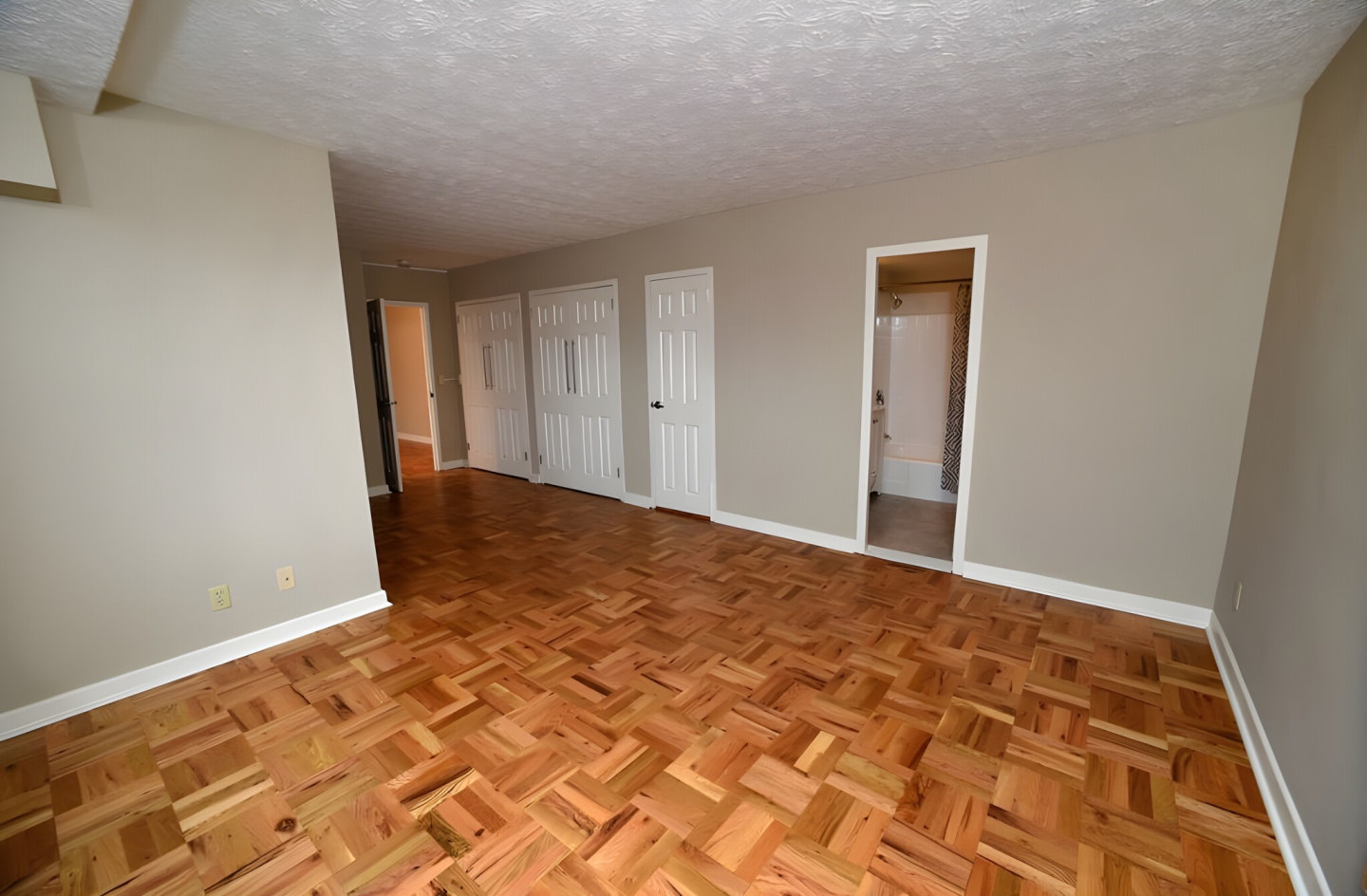 1600 East Avenue Apartments Image 22