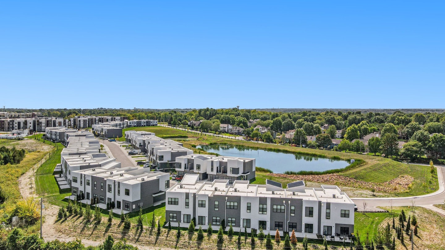 Vanguard Villas Image 24