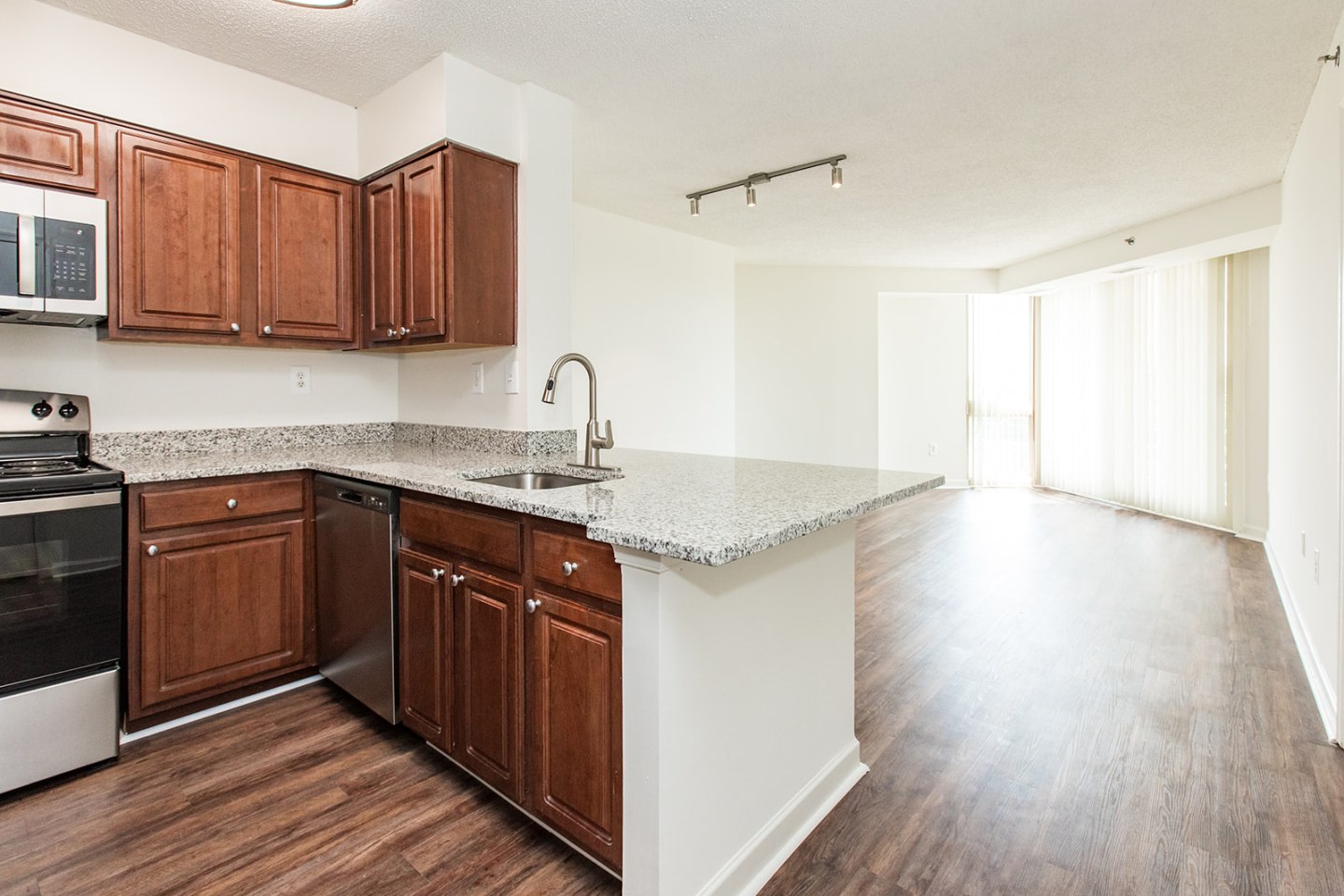 Lake Arbor Towers Image 1