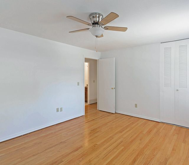 Colonial Village Apartments Image 16