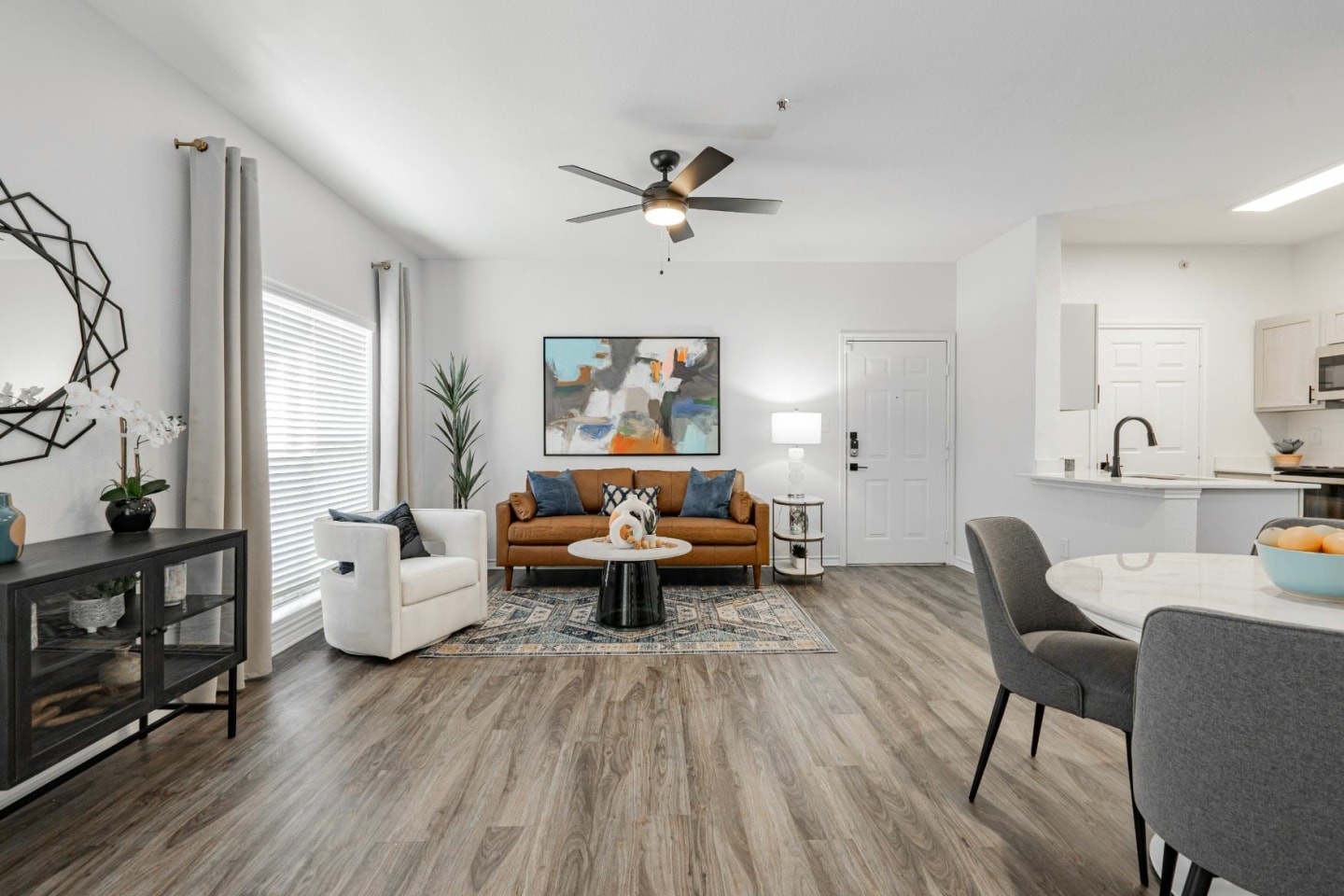 9th St Apartment Image 1