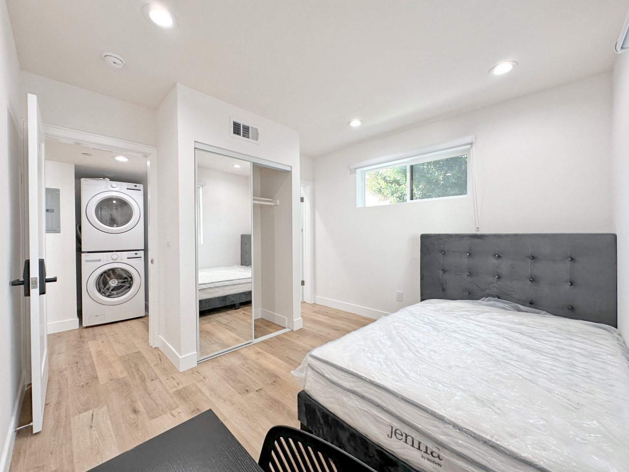 1529-1531 W 35th Pl - Co-Living Image 12