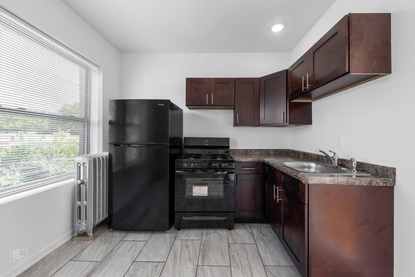 7451 S Eberhart Ave Image 1